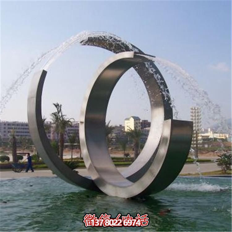 不銹鋼圓環(huán)流水景觀雕塑，點(diǎn)綴戶外園林?jǐn)[件